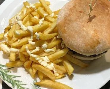 Angus-Burger im Möbelhaus (vom Wochenende #foodporn #food #lecker – via Instagram
