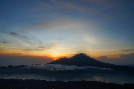 Wanderung auf den Mount Batur in Bali bei Sonnenaufgang