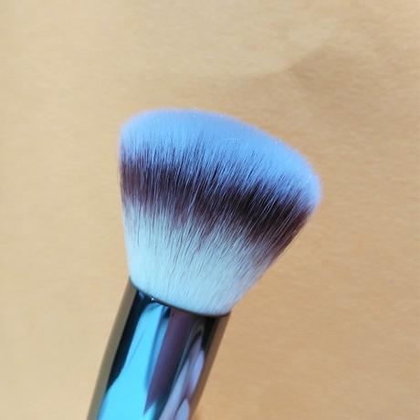 [Werbung] It Cosmetics Heavenly Luxe Complexion Perfection Brush No. 7 + CC + Cream Light