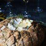 Camembert im Brot – Vorspeisenplatte – perfekt als Snack zu Silvester oder zum Aperitif