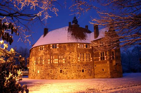 Foto: Die Burg Vischering im Dezember