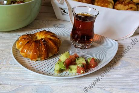 Türkische gefüllte Pogaça sind einfach nur lecker und leicht zu machen #Rezept #Food #Hefeteig