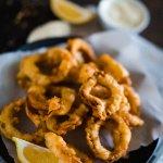Frittierte Tintenfischringe – Calamari Fritti