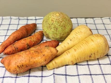 Grüner Sellerie, orangefarbene Süsskartoffeln und gelbe Pastinaken: Wintergemüse ist alles andere als eintönig!  