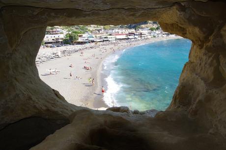 Matala Höhlen Kreta: Blick auf den Badestrand
