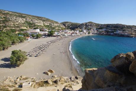 Matala Beach Kreta: Blick auf den Badestrand