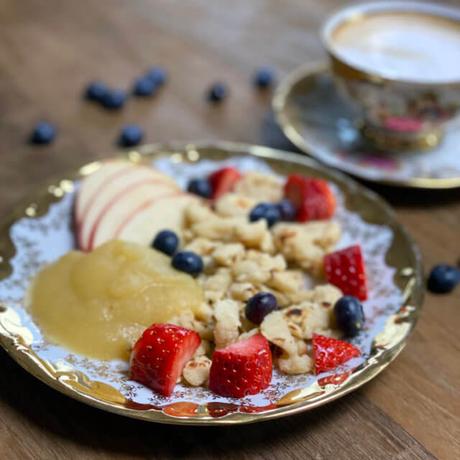 Veganer Kokos-Kaiserschmarrn mit Apfelmus