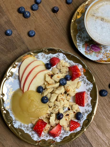 Veganer Kokos-Kaiserschmarrn mit Apfelmus