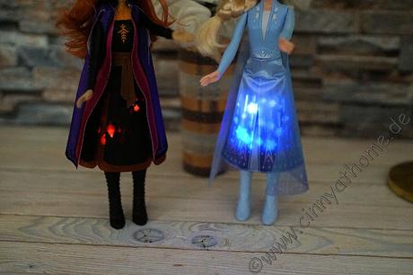 Bei unserer Nichte sind Elsa und Anna mit funkelnden Kleidern eingezogen #Hasbro #DieEiskönigin #Kinder