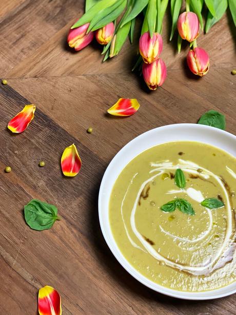 Selbstgemachte Erbsensuppe mit Kokosmilch