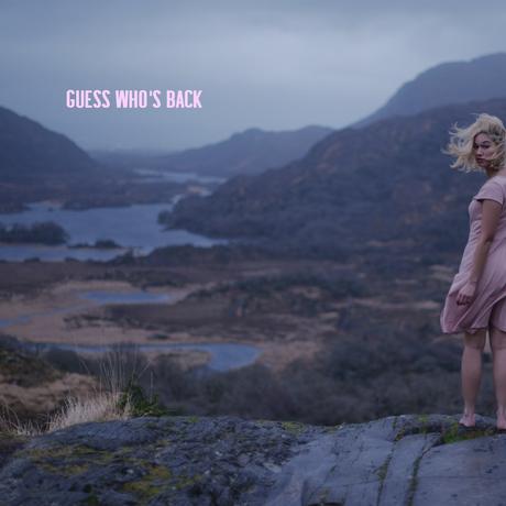 Videopremiere: sarajane – Guess Who’s Back
