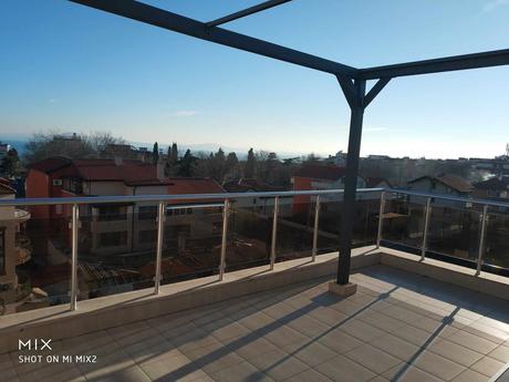 Top Penthouse mit großer Terrasse und Meerblick in Burgas / Sarafowo zu vermieten