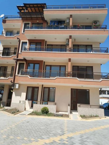 Schöne helle Wohnung in Sarafovo, ca. 60 q, mit Balkon und PKW-Stellplatz zu vermieten.