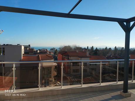 Top Penthouse mit großer Terrasse und Meerblick in Burgas / Sarafowo zu vermieten