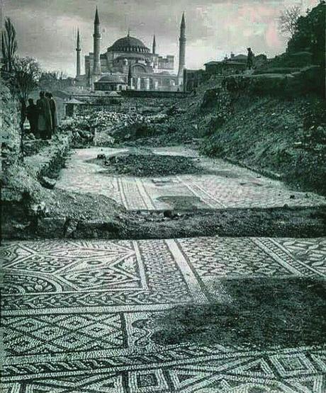 Palastmosaike und Hagia Sophia