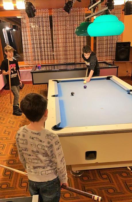 Billard spielen im Adrenalin in Braunwald - ein Riesenspass für Kids
