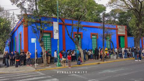 Lange Warteschlange vor dem Frida Kahlo Museum