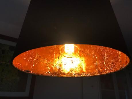 DIY Lampe mit Blattgold - Beleuchtung abends