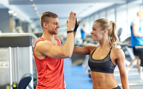 Frauen im Fitnessstudio – 7 Tipps für trainierende Gentlemänner