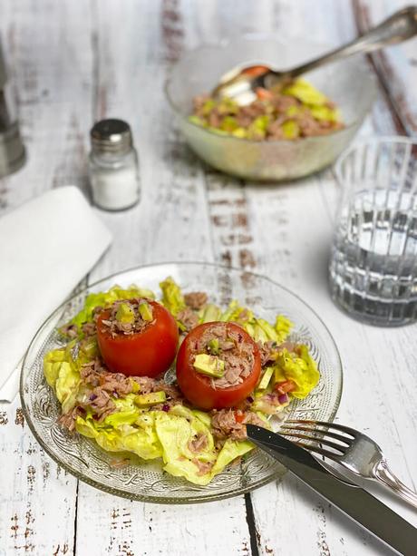 Leicht & Lecker: Tomaten mit Tunfisch-Avocado-Salsa