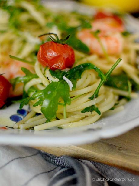 Frisch und leicht sind diese Spaghetti mit Tomaten, Rucola und Olivenöl