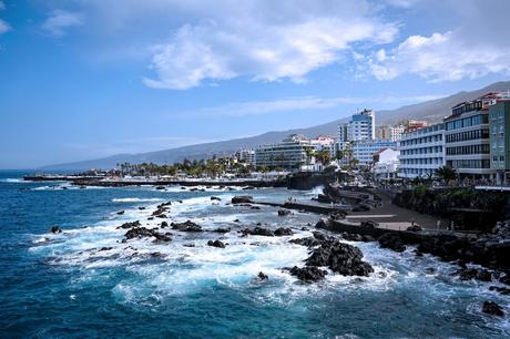 Wassertemperatur Teneriffa: Strandpromenade an der Küste vor Santa Cruz de Tenerife