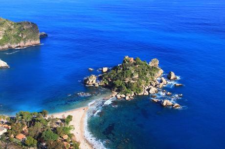 Wassertemperatur Sizilien: Insel Isola Bella bei Mazzarò an der Ostküste Siziliens im Ionischen Meer
