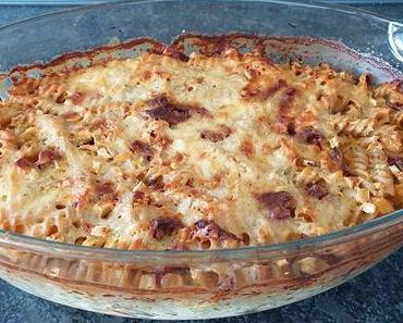 Steckrüben-Nudel-Auflauf mit Frischkäse-Senfsauce und getrockneten Tomaten