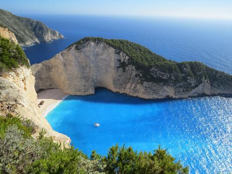Wassertemperatur Griechenland: Strand Navagio mit Schiffswrack MV Panagiotis auf Zakynthos