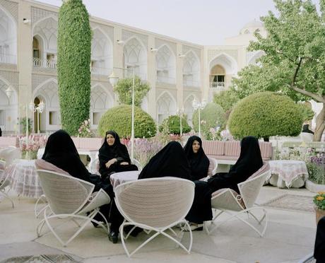 Ausstellung der Architektenkammer Niedersachsen: Storytelling (Foto: Klemens Ortmeyer Enveloped/teatime Abassi Hotel, Isfahan 2008)