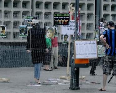 Protestaktion in Berlin zum 2. Jahrestag der gefälschten Wahl in Iran