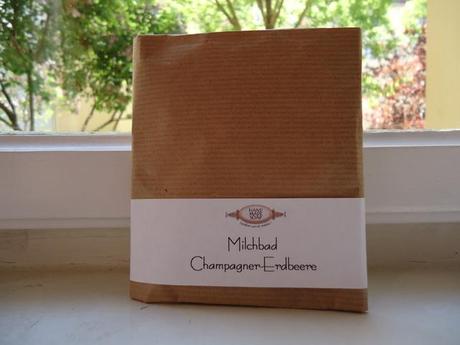 Review: HandMadeSoap Milchbad Erdbeer-Champagner