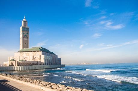 Wassertemperatur Marokko: Hassan-II.-Moschee in Casablanca am Atlantik