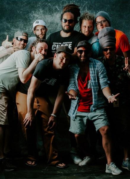 Die Hamburger Reggae- und Dancehall-Institution I-FIRE meldet sich mit ihrer neuen Video-Single ‚Ich brauch nicht viel‘ zurück!