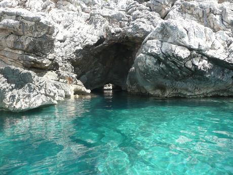 Wassertemperatur Cres: Die Blaue Grotte in der Žanje-Bucht bei Lubenice auf der Insel Cres