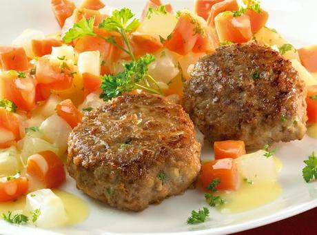 Frikadellen mit lecker Kohlrabi-Karotten-Gemüse