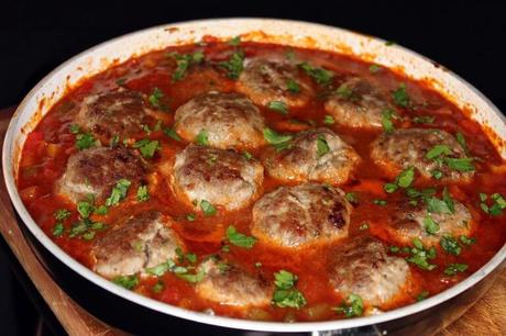 Spanische Hackfleischbällchen in pikanter Sauce