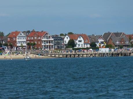 Wassertemperatur Föhr: Badestrand mit Strandpromenade Sandwall bei Wyk inklusive Seebrücke