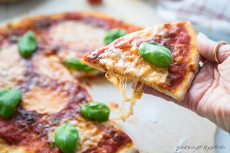 Der beste italienische Pizzateig und Pizza Margherita