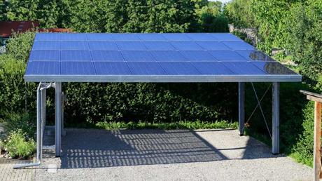 Solarterrassendach oder Solardach eines Carports: Solar-Terrassendächer, Wintergärten und Carports werden immer beliebter.