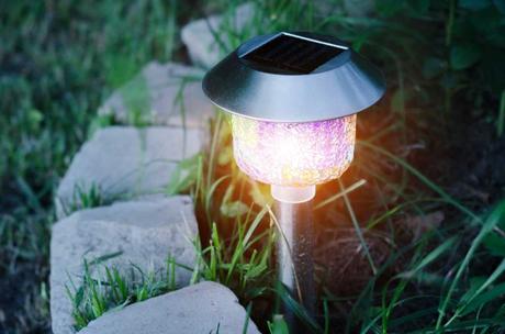 LED- Lampen sind mit ihrem niedrigen Energieverbrauch bestens geeignet für den Einsatz als Gartenleuchtmittel.