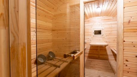 Sauna von Innen mit Glastür