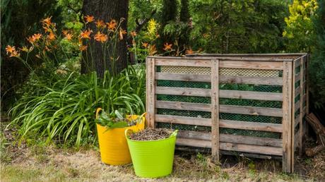 Kompost selbst bauen: Anleitung + Tipps für eine ökologische Entsorgung