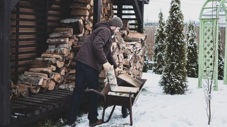 Holzunterstand selber bauen: So geht es in 5 Schritten