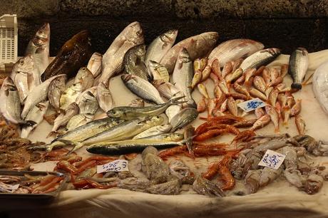 Fische am Fischmarkt in Catania