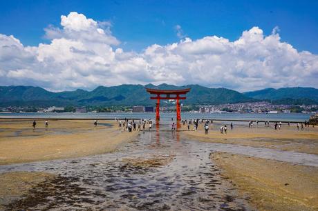 Deine Reise nach Miyajima: Entdecke die heilige Insel in der Bucht von Hiroshima