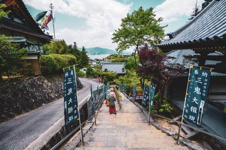 Deine Reise nach Miyajima: Entdecke die heilige Insel in der Bucht von Hiroshima