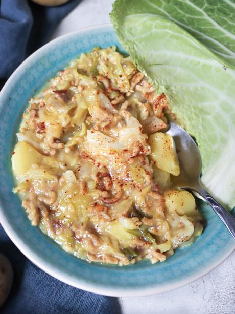 Einfacher Wirsing-Eintopf mit Kartoffeln (Vegan)