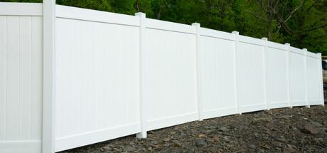 Günstiger Zaun: Diese Möglichkeiten gibt es