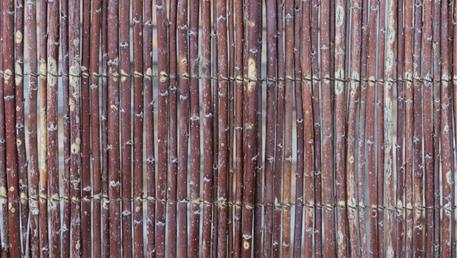 Ein Weidenzaun ist eine günstige und ästhetische Wahl